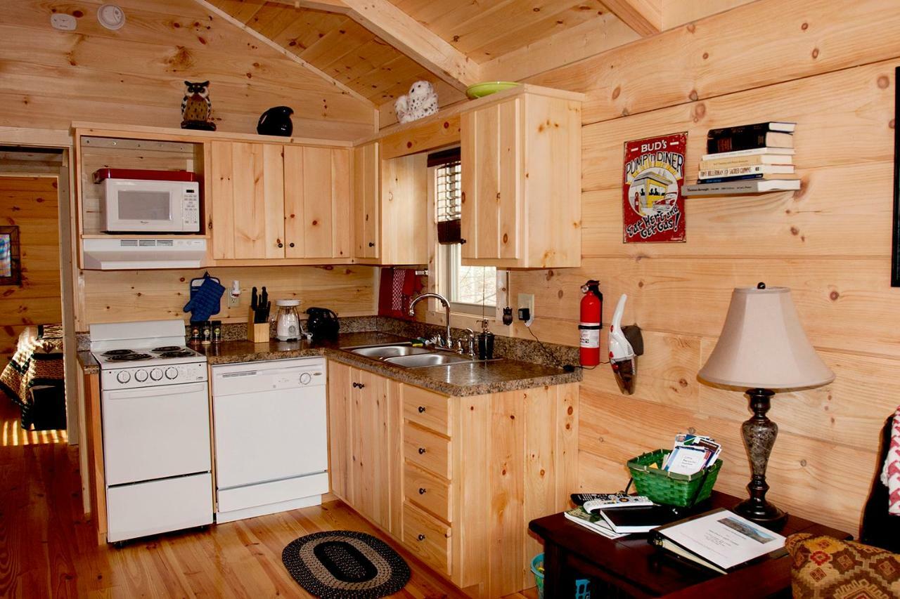 Вілла Pine Gables Cabins Лейк-Луре Екстер'єр фото