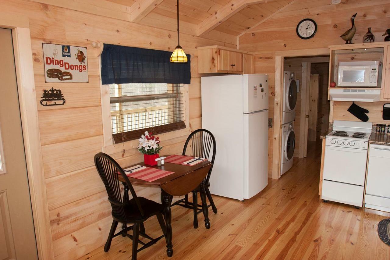 Вілла Pine Gables Cabins Лейк-Луре Екстер'єр фото